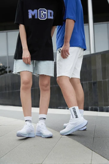 Wholesale Customized Fly Knit Sneaker Fashionable Men and Women Footwear Walking Style Shoes